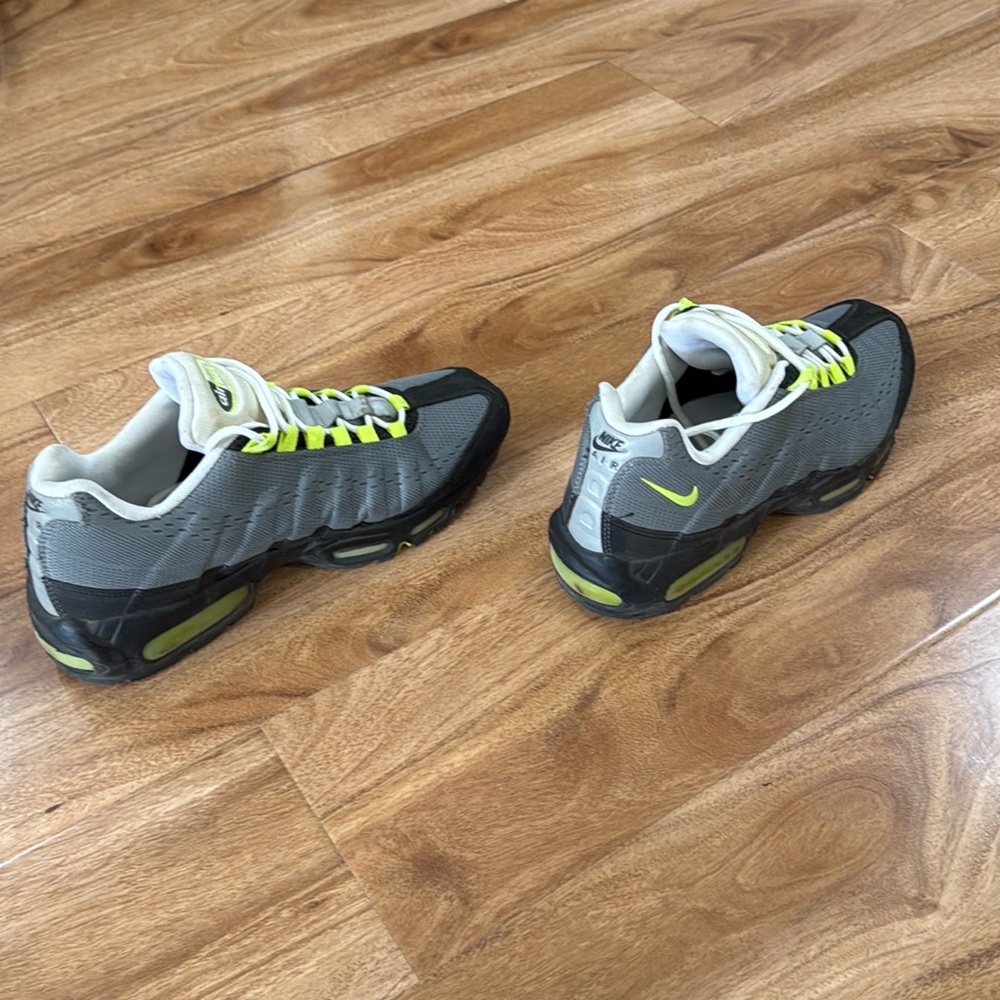 Nike Airmax 95's size 10 neon good condition